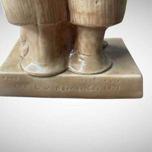 VTG 71s R&W Berries Resin Couples Figurine Our Love’s Been Good To Us 6.5"X4.5" - Picture 2 of 12